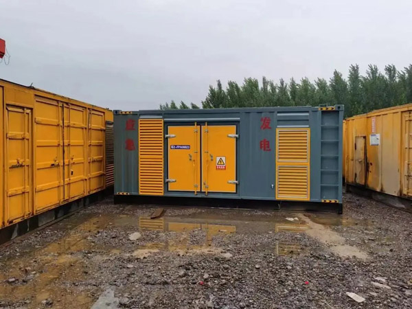 渝中柴油发电机如何判断干式空气滤清器是否需要更换？