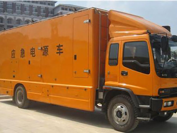 渝中冬季柴油发电机启动前，如何检查燃油系统中的积水？